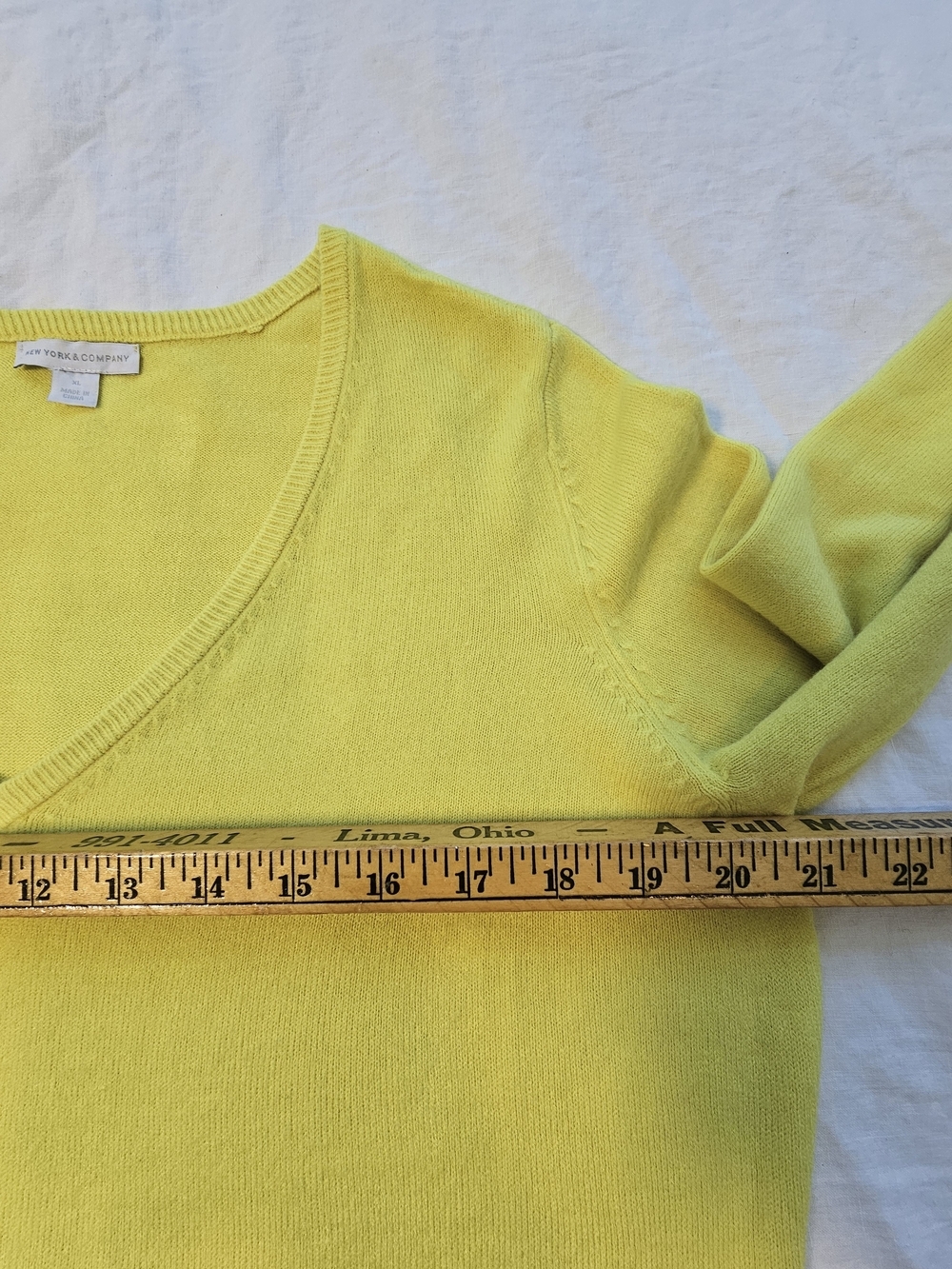 New York & Company Lemon Yellow V-Neck Women's Sweater Size XL - Picture 5 of 7